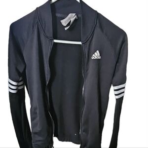 Adidas set of 2 pieces. Good condition.